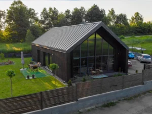 Dom szkieletowy MDDOM 105, budynek z poddaszem, 105 m2 - wizualizacja elewacji frontowej